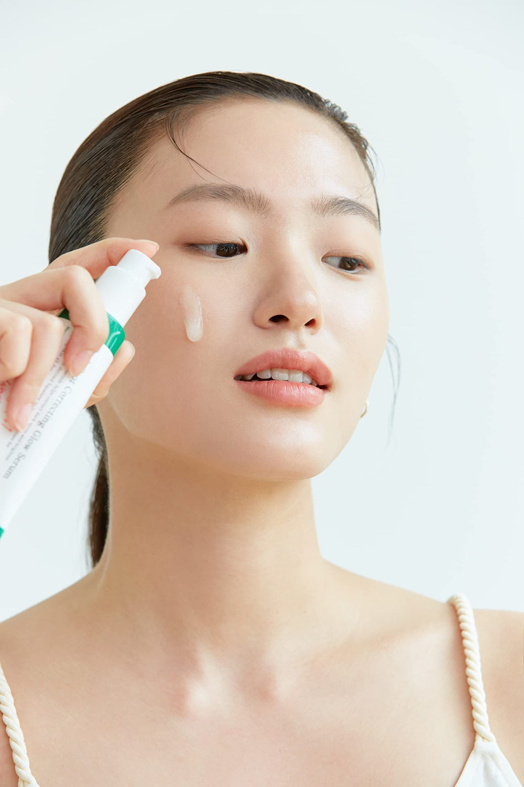 Axis-Y Dark Spot Correcting Glow Face Serum with Niacinamide, Squalane & Fruit Extract, 50ml product image 2